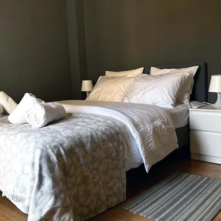 Minimal Next To The Center Apartment